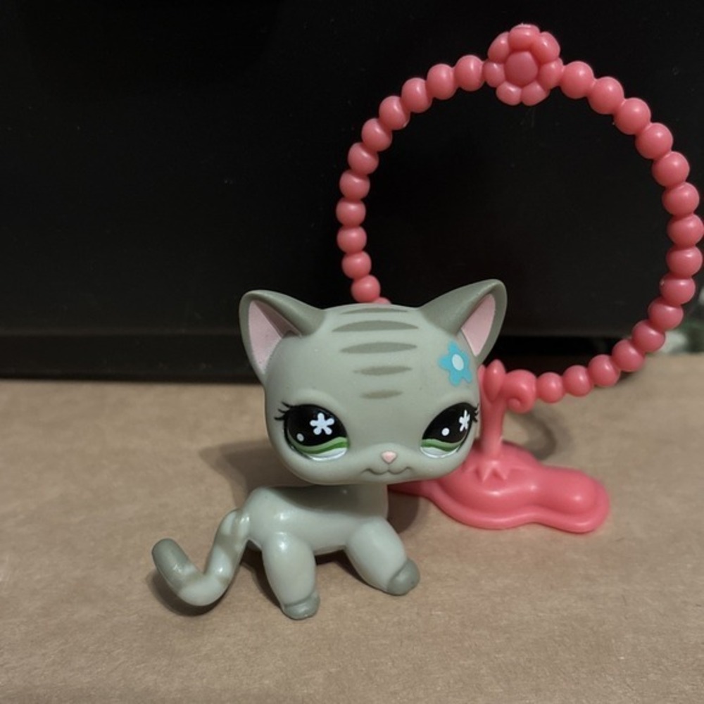 Littlest Pet Shop LPS Authentic #468 Shorthair Cat Grey Stripes Flower Eyes 2006